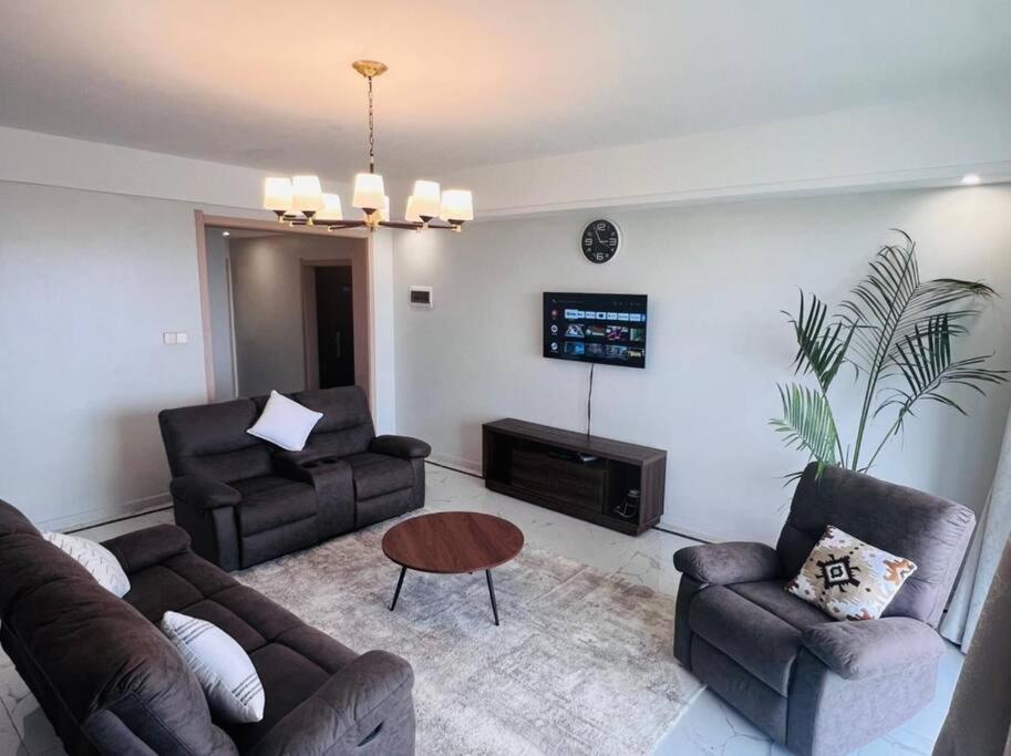 Lovely 3 Bedroom With A View Of The Park Machakos Esterno foto